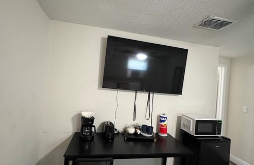 Pinecrest West Park Apartment | Cozy Studio with Microwave, Mini Fridge & Coffee Maker, Perfect for Short Stays!