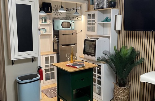 Buena Park Apartment | COZY STUDIO WITH PRIVATE PATIO AND HEATED POOL