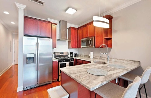 Olde Kensington Apartment | Cozy Studio with Rooftop Pool near Benson Park
