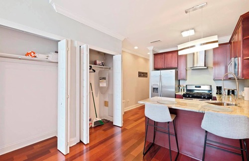 Olde Kensington Apartment | Cozy Studio with Rooftop Pool near Benson Park