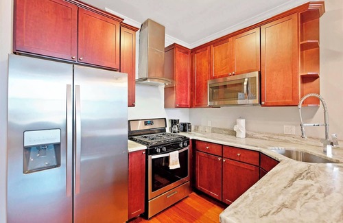 Olde Kensington Apartment | Cozy Studio with Rooftop Pool near Benson Park