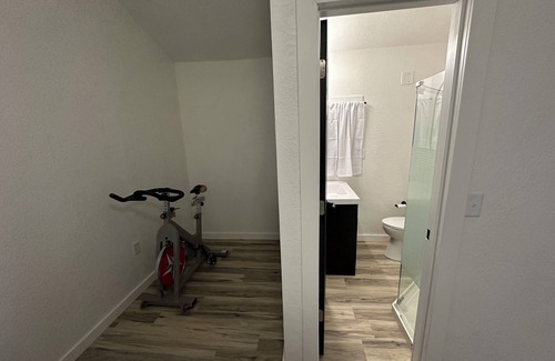 Carter Lake Apartment | Cozy studio with WiFi, fitness room in charming Carter Lake