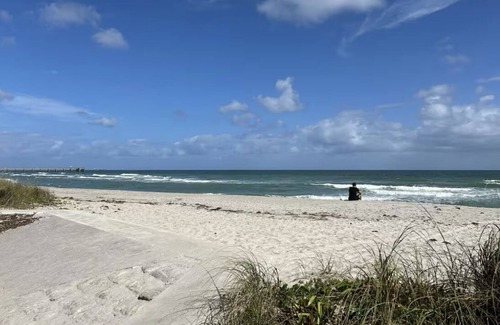 Dania Beach Condo | Cozy studio with WiFi and AC in marvelous Hollywood