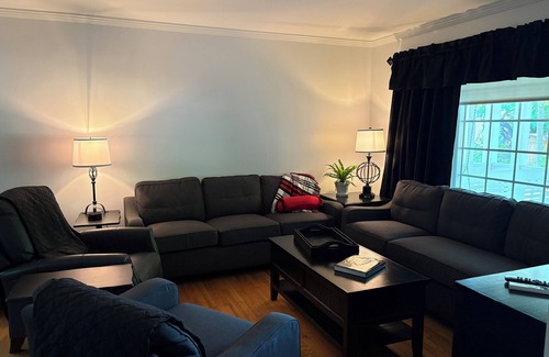 Fort Payne House | Cozy & Stylish 3 Bedroom Black and White Cottage. Perfect for Families & Groups!
