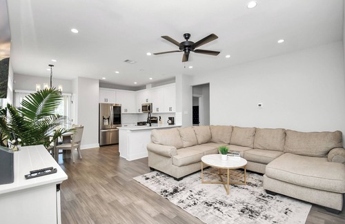 Clodine House | Cozy & Stylish Family Friendly in Gated Community