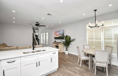 Clodine House | Cozy & Stylish Family Friendly in Gated Community