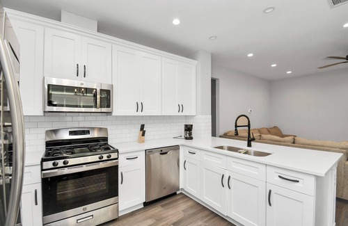 Clodine House | Cozy & Stylish Family Friendly in Gated Community