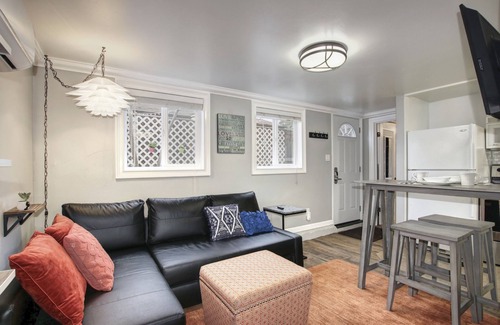 Arden-Arcade Apartment | Cozy & Stylish Guest Suite- Centrally Located!