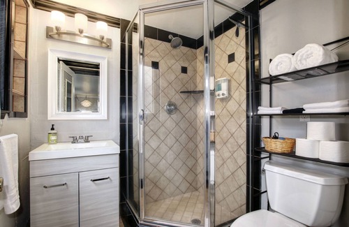 Arden-Arcade Apartment | Cozy & Stylish Guest Suite- Centrally Located!