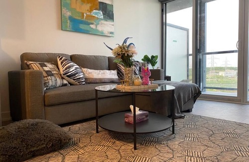 Burlington Apartment | Cozy Stylish River View Apartment