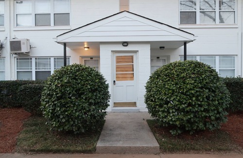 Brookwood Apartment | Cozy/Stylish Studio Apt off of Peach Tree Street