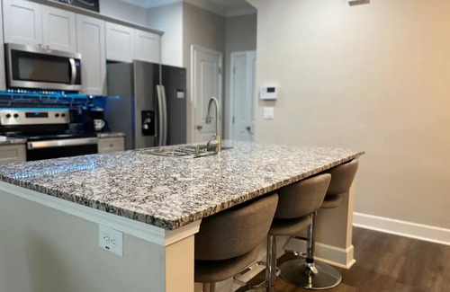 Stockbridge House | Cozy Stylish Townhome - 2 Bd 30+ Day Vacation Rental