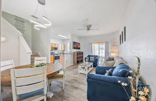 Regal Palms House | Cozy Stylish Townhome
