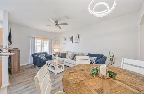 Regal Palms House | Cozy Stylish Townhome