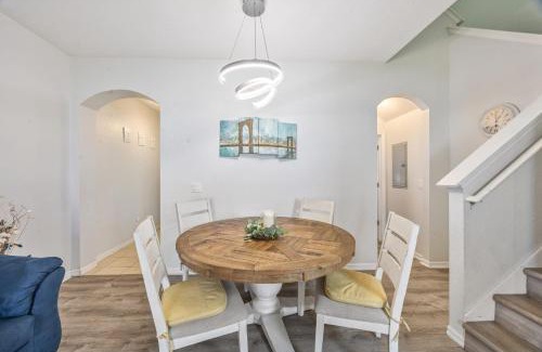 Regal Palms House | Cozy Stylish Townhome