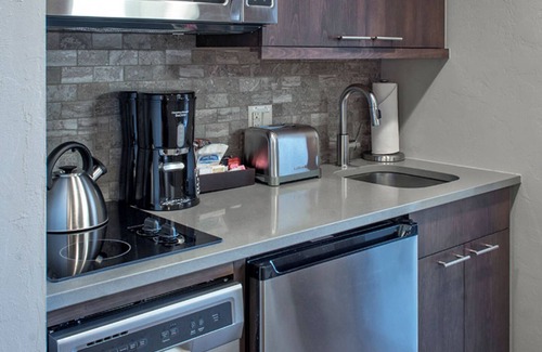 Boulder Ridge Apartment | Cozy suite at Grand Colorado on Peak 8 with king bed, sofa-bed, TV, and kitchen.