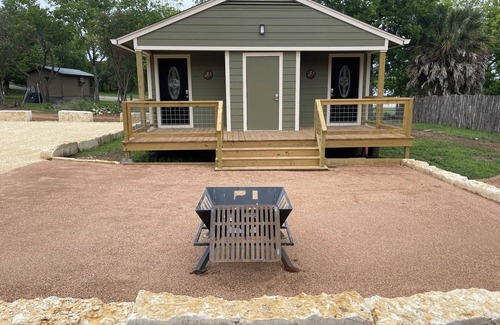 Bandera Apartment | Cozy Suite in New Duplex located in Downtown Bandera