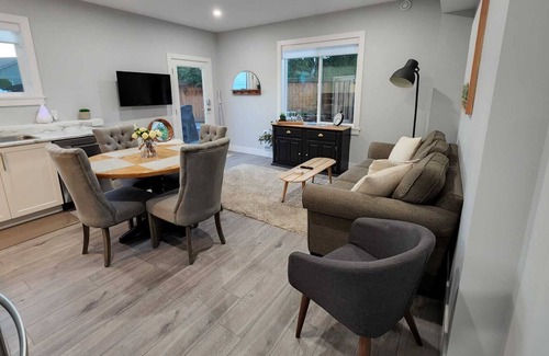 Cowichan Bay Apartment | Cozy suite in the heart of Cowichan Bay with private entrance