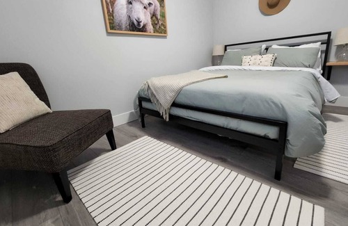 Cowichan Bay Apartment | Cozy suite in the heart of Cowichan Bay with private entrance
