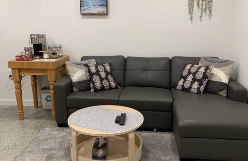 Vancouver South House | Cozy Suite in Vancouver’s Oakridge Area