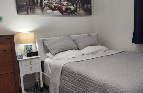 Regina House | Cozy suite near Hospital, Stadium, Airport & RCMP