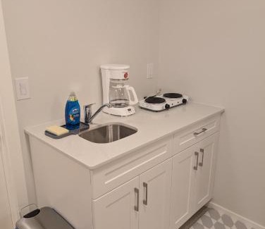 Fort Gary Apartment | Cozy Suite - Peaceful & Modern