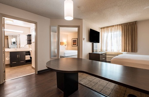 Fossil Creek Hotel | Cozy Suite w/Full Kitchen & Spacious Work Area, Ideal for Long Stays