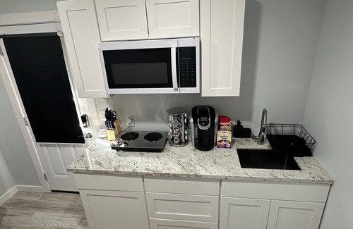 Barker Apartment | Cozy suite with private entrance!Brand New! Ac,WiFi, soundbar,55' Tv and more!