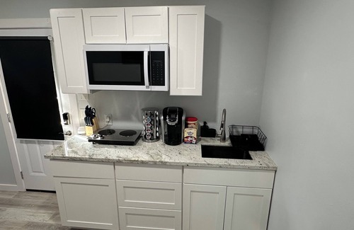 Barker Apartment | Cozy suite with private entrance!Brand New! Ac,WiFi, soundbar,55' Tv and more!