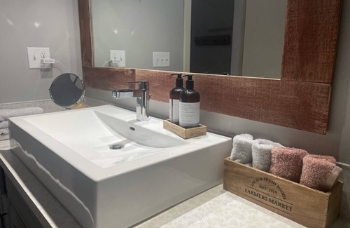 Kamloops Apartment | Cozy suite with spectacular views, hot tub, pool and sauna!