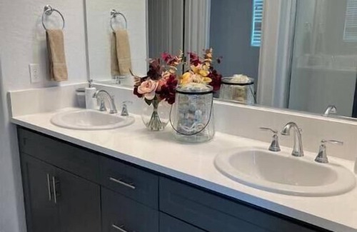 Visalia House | Cozy Suites in a New House!