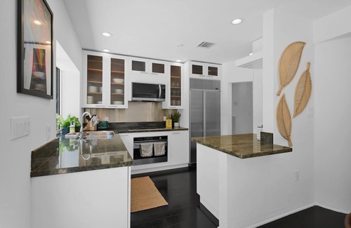Southwest Coconut Grove House | Cozy Summer Estate, Prime Location, Pool, Private