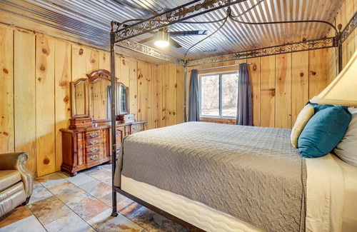 Summerville Cabin | Cozy Summerville Cabin: Private Hot Tub, Fire Pit!
