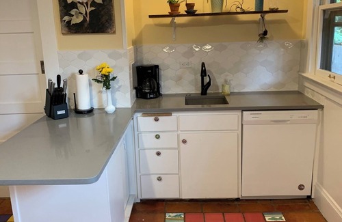 Sunnyside House | Cozy Sunnyside Flat in Historic Home