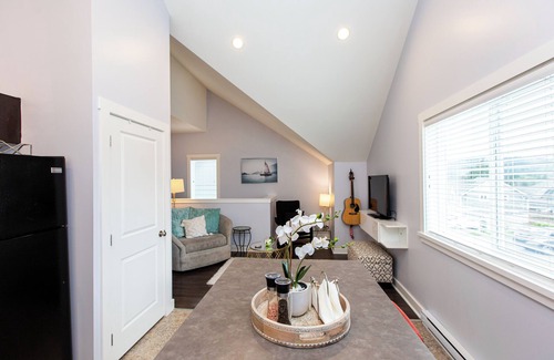 Langford House | Cozy Sunrise 1BR Suite