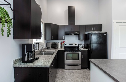 Langford House | Cozy Sunrise 1BR Suite