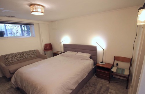 Grandview-Woodland House | Cozy Sunrise Suite in hip East Van neighbourhood