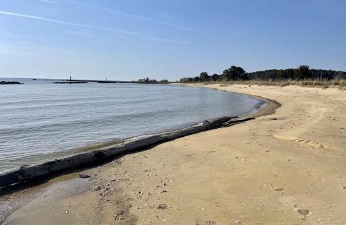 Point Lookout House | Cozy Sunrise Waterfront Cottage & Dock
