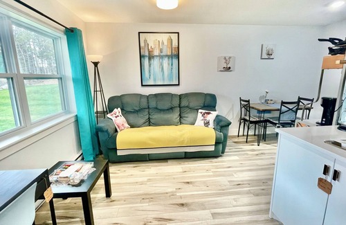 Bedford House | Cozy Sweet 1 Bedroom Guest Suite - Halifax/Bedford