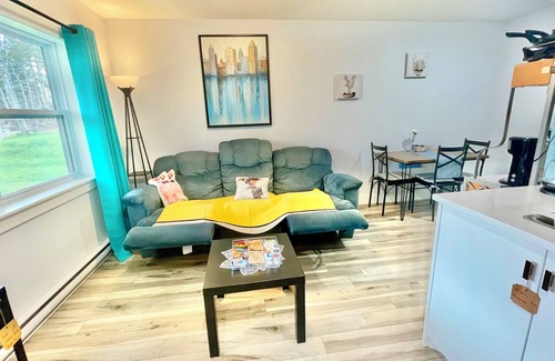 Bedford House | Cozy Sweet 1 Bedroom Guest Suite - Halifax/Bedford
