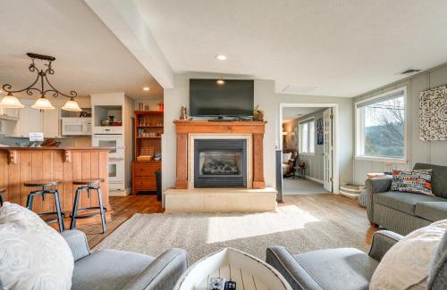 Cape Fair House | Cozy Table Rock Lake Boathouse with Pool Access