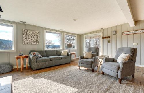 Cape Fair House | Cozy Table Rock Lake Boathouse with Pool Access