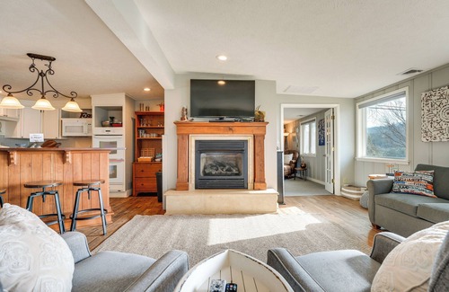 Cape Fair Cottage | Cozy Table Rock Lake 'Boathouse' w/Pool Access