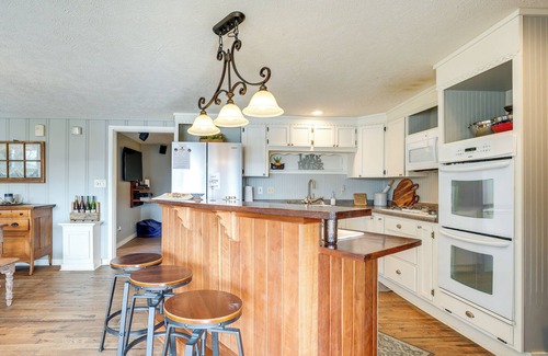 Cape Fair Cottage | Cozy Table Rock Lake 'Boathouse' w/Pool Access