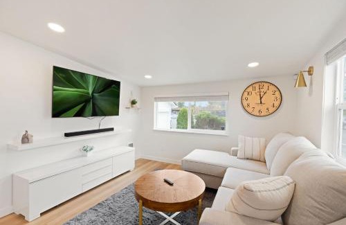 South Tacoma House | Cozy Tacoma Bungalow- newly remodel 2br, 1ba home