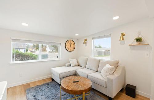 South Tacoma House | Cozy Tacoma Bungalow- newly remodel 2br, 1ba home