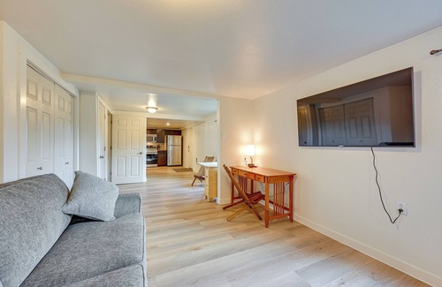 South Tacoma Apartment | Cozy Tacoma Getaway w/Grill & Hot Tub!
