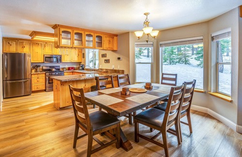 Kingswood Estates House | Cozy Tahoe Vista home with fireplace, furnished deck, & forest view