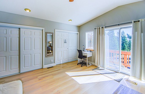 Kingswood Estates House | Cozy Tahoe Vista home with fireplace, furnished deck, & forest view