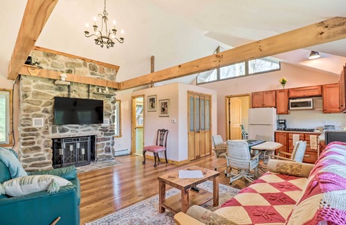 Tannersville Cottage | Cozy Tannersville Gem - Ski, Hike, Explore!